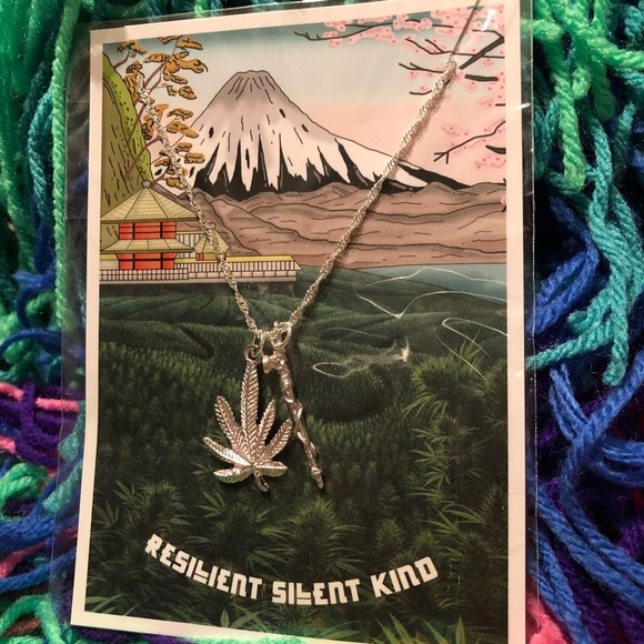 Mary Jane-Weed Leaf w/Peace-Pipe charm necklace - Picture 4 of 6